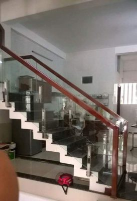 Cầu thang kính 2025