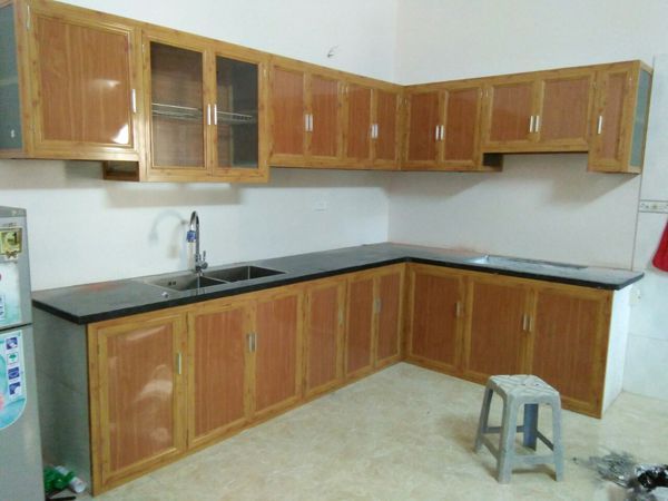 Tủ bếp nhôm kính màu vân gỗ đà nẵng