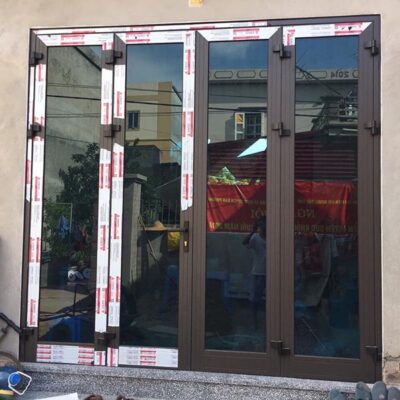 cửa nhôm xingfa màu nâu cafe