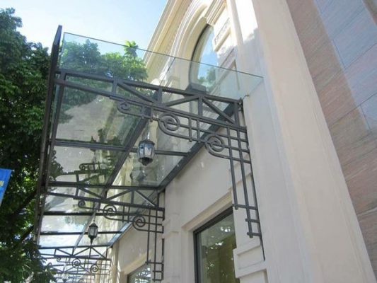 Mái hiên sắt nghệ thuật 2025